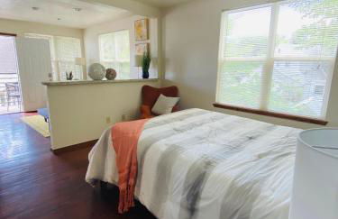 OU-Walk to Campus , Downtown ; Designer Studio - Foto 11