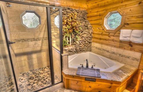 Luxury Cabin Sleeps 8 with creekside fire pit near Helen GA - Foto 14
