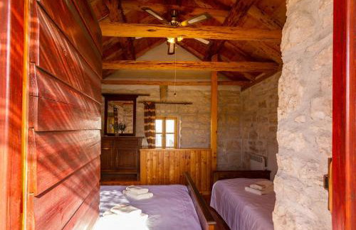 Old Small Stone House - Photo 26