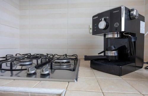 Azure Oasis with parking near the airport & beach - Foto 11