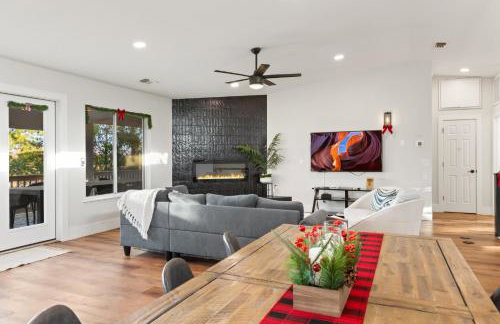 Heated Pool and Jacuzzi, Scenic Mountain View, Lux and Cozy, - Foto 5