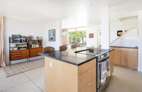 Casa Rocosa I Midcentury Home on 5 Private Acres Near Park - Foto 37