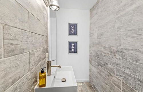 Amazing Southampton Home with Private Heated Pool - Foto 35