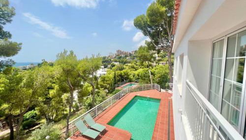 Preciosa Villa rodeada de pinos con vistas al mar - ServHouse - Photo 4