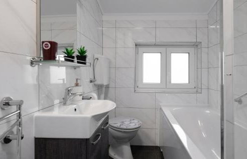 Nice Home In Draganic With House A Panoramic View - Foto 13