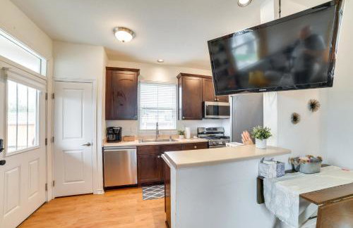 Walk to Beach Family Home with Patio in Galveston - Foto 8