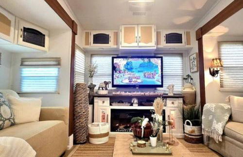 1 Large Bedroom Outdoor Patio - Photo 7