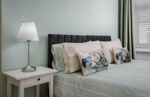 Comfy 3-Bed, Sleeps 5 & Parking - Foto 14