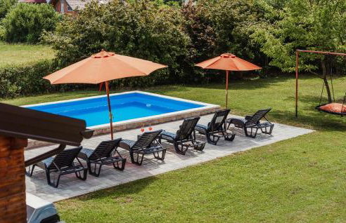 Beautiful Home In Dugo Selo With Wifi - Foto 12