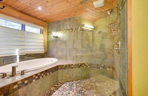 Luxurious Lakefront Paradise in Scottsboro with Dock - Foto 12