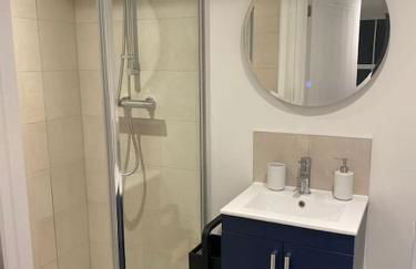 Spacious and Stylish Flat in Trowbridge, Wiltshire - Photo 19