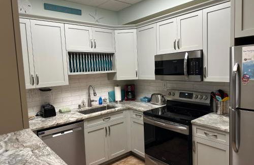 Pensacola Beach Gulf-Front 2BR Condo with Pool & Hot Tub - Photo 11