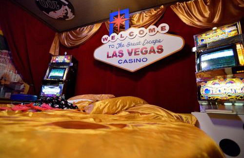 Lakefront Mansion on 10 Acres - Sleeps 15-45 - Foto 45