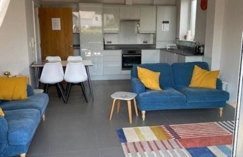 LIKONI 3 by BOURNECOAST - A Modern Apartment with SEA VIEWS, Patio and Parking - FM6193 - Foto 6