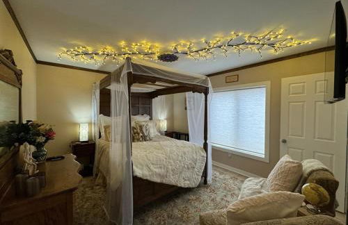 Romantic Getaway or Family Vacay with Mountain Views & Hot Tub - Foto 14