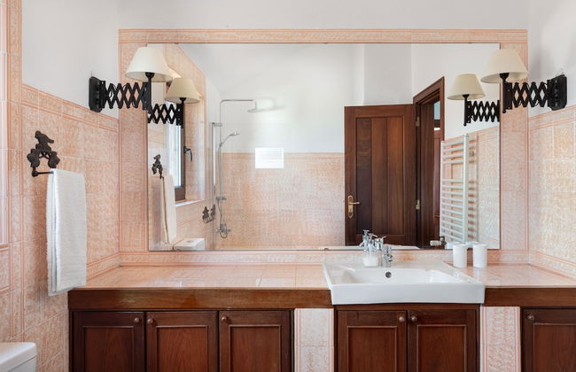 JOIVY 3-BR Cottage w/Terrace & Garden in Colares - Foto 27