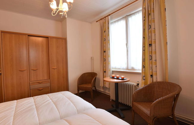 Former Hotel in the Centre and Near the Beach in Panne - Foto 2