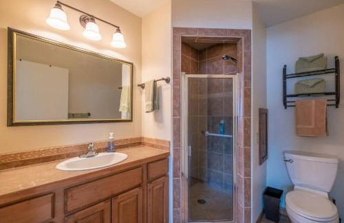 Mountain View Home w/Hot Tub - Close to Downtown! - Foto 13