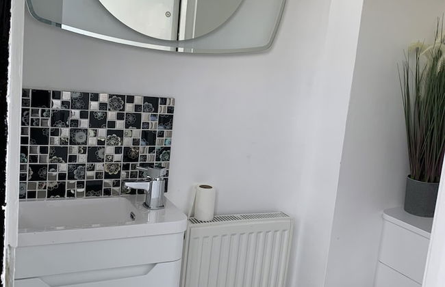 House - Sleeps 5, Parking & Private Garden - Foto 14