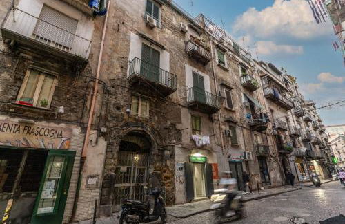 Sanità Naples Central Grand Apartment for 10 Guest - Foto 14