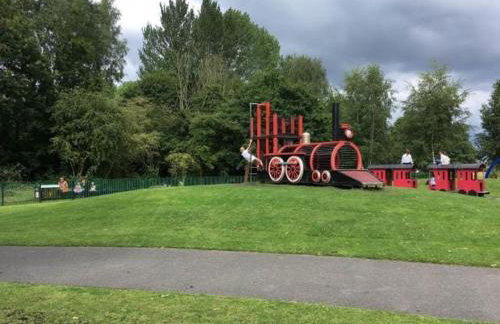 3BR House Near Liverpool & Chester-Parking-Sleeps7 - Foto 7