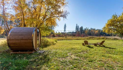 Glacier Retreat on 4 Acres with Sauna & Fire Pit - Foto 4, Garden