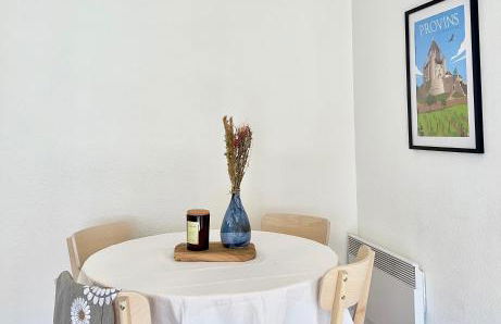 La Voulzie Appartement - Proche centre avec parking privé - Foto 8