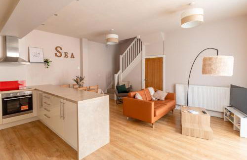 Charming Beachside Town House - Photo 12