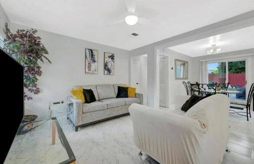 Sleeps 8 Near Busch Gardens with BBQ and Fenced Yard - Foto 10