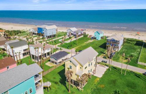 Beach House Located Steps from the Beach - Photo 51