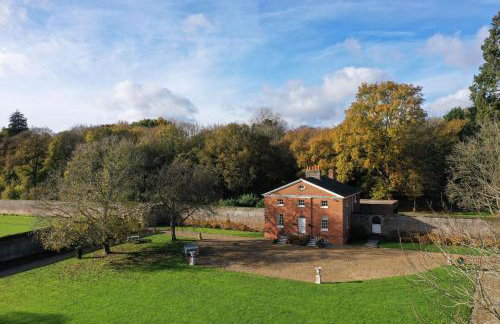 Garden House at Woodhall Estate - Photo 7