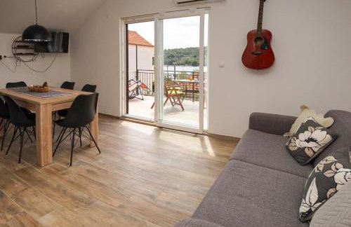 Kaprije apartmani Tina i Ena - Foto 42