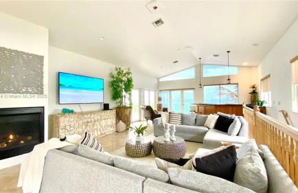 Oceanfront Luxury Villa 5Bedroom and 4Bath Beach Access - Photo 10