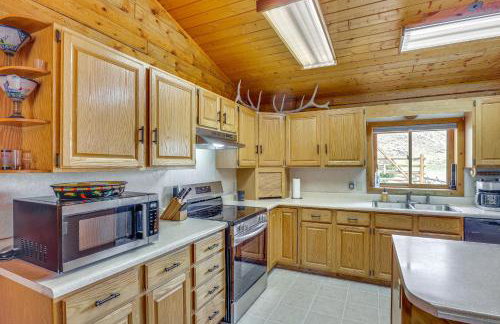 Dubois Riverfront Lodge with On-Site Fishing and Views - Foto 7