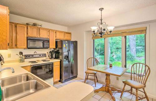 1 Mi to Marina Lake Toxaway Cabin with Fire Pit - Foto 10