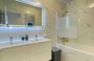 PARIS PANTIN Magnifique Appartement 4 pièces de 108m2 avec 2 PARKING intérieur - très cosy pour 1 à 12 personnes - Entièrement refait à neuf ENTIRE APARTMENT LUXURIOUS AND WARM - PANTIN PARIS 19 ème FREE WIFI GRATUIT - Foto 26