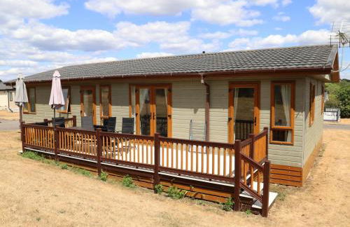 Milford on Sea - 4 Bedroom Lodge in Shorefield Country Park - Photo 13