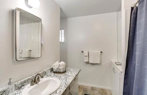 11 Mi to Burney Falls Charming Home with Fireplace - Foto 18