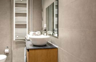 Spacious and modern one bedroom apartment - Foto 8