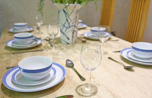 Spacious Dewsbury Home, 8 beds, sleeps 10, Free Parking and Wifi, 3 TVs, Close to motorways - Foto 23