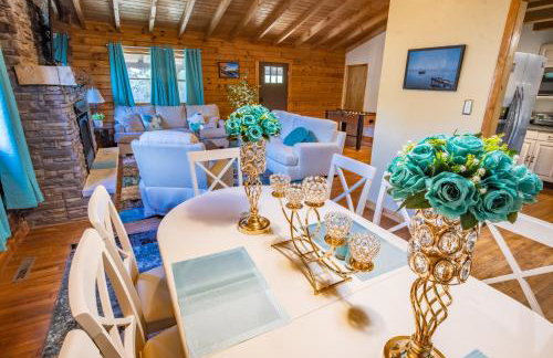 Ascension Cabin - hot tub, fire pit, babbling brook - Foto 22