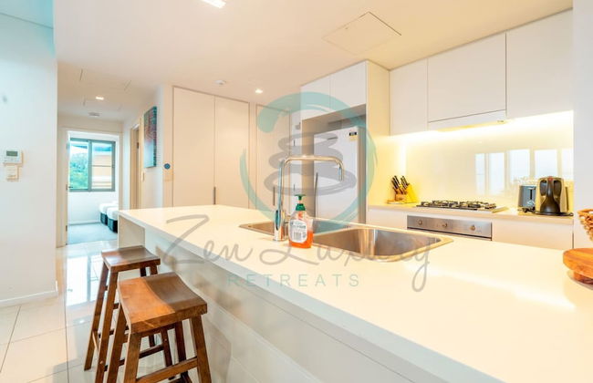 Waterfront Retreat Ocean Views Pool Balcony - Photo 9