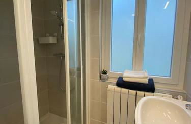 Maison de Charme - 4 Chambres - Courette & Parking Gratuit - Foto 23