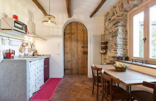 Medieval Stone Retreat with Lake Views - Foto 5