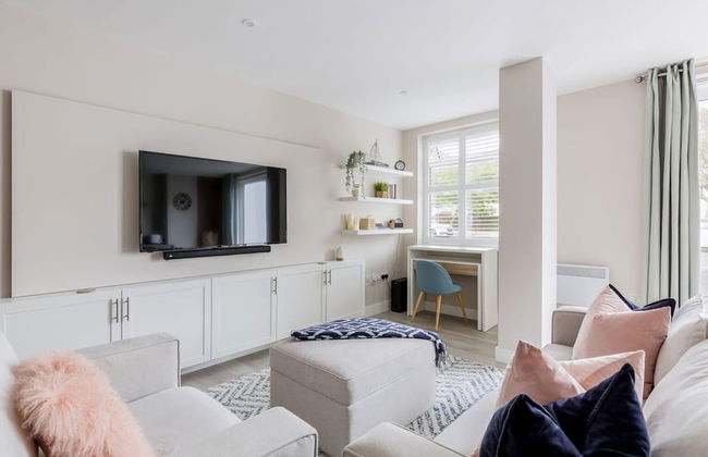 Modern 2bed Flat, Parking, Close to Beach & Shops - Photo 13