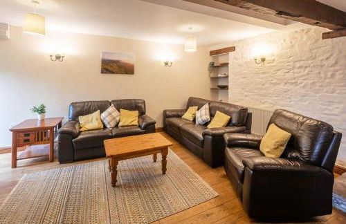 Dew Cottage with Hot Tub - Photo 11