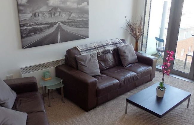 Executive Apartment With City Views - Photo 4