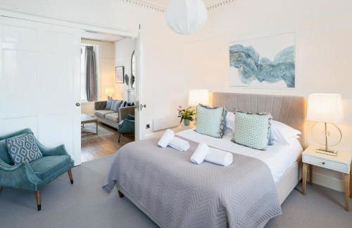 Stylish Retreat in Central Lyme Regis Sleeps 2 plus one - Photo 2