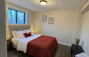 Poconos Chalet -Kayaks- HotTub-Karaoke-Lake - Foto 56