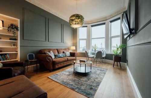 Sea View, 2 Bed Apartment, Central Largs - Foto 1